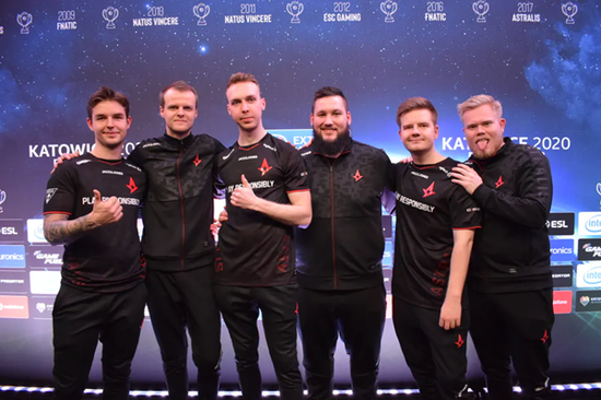 AG.AL战队勇夺电竞世界杯王者荣耀项目冠军